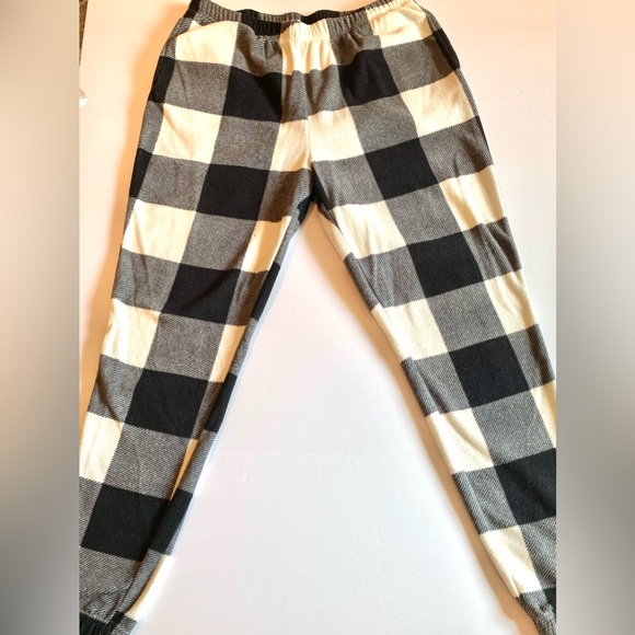 Old Navy Black and Cream Buffalo Check Cold Weather Pajama Set, Large Tall - Picture 4 of 8